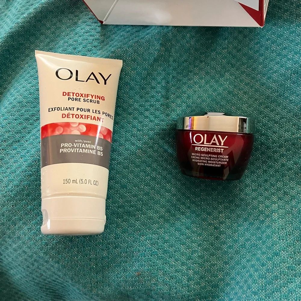 Olay set - Picture 1 of 5